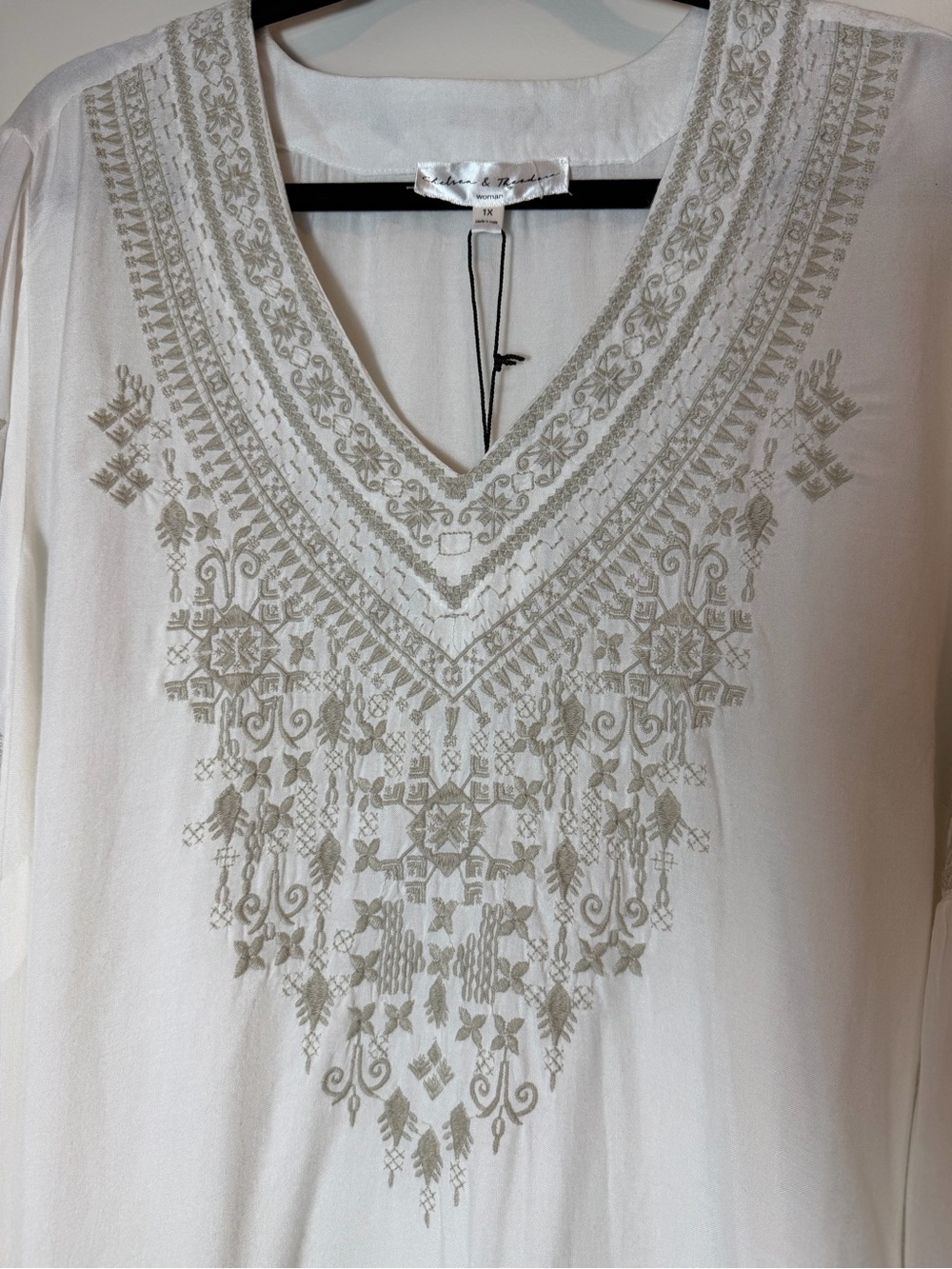 Chelsea & Theodore White Blouse with Beige Embroidery - Picture 3 of 11